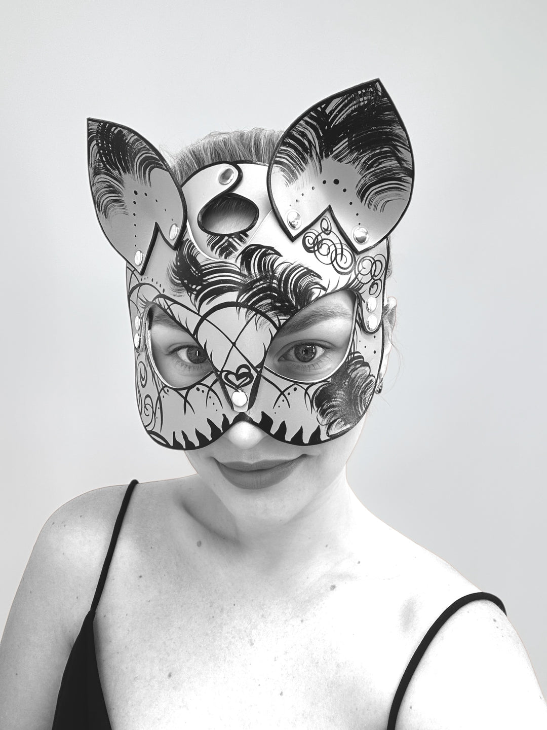 Leather cat mask (pattern)