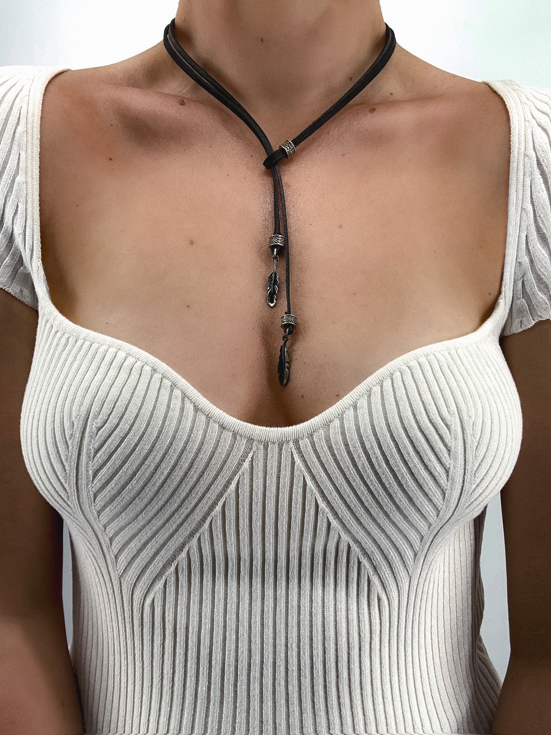 leather necklace for women "feathers Black"